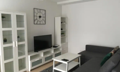 Trendy 2 bedrooms in Center 3b