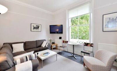 Chic 1st floor Portobello Balcony apartment