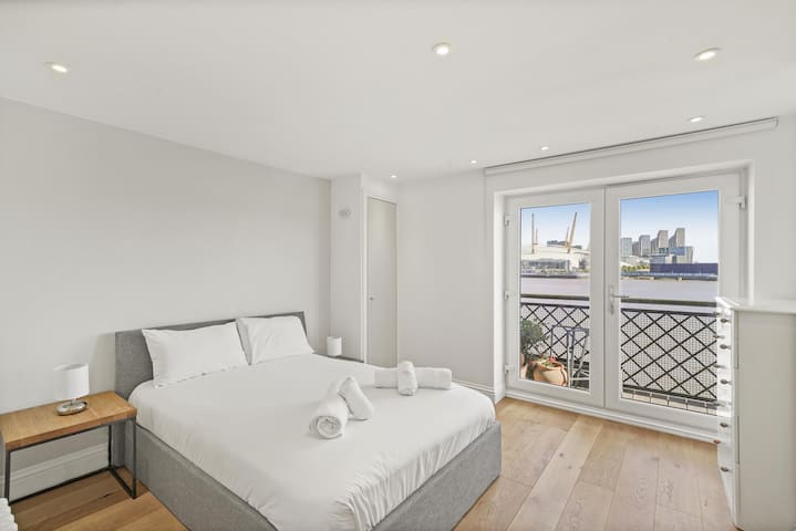 Photo inspiration: Stunning Apartment With Direct River Views Photo Inspiration