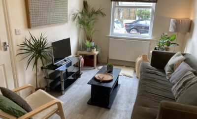 35 mins to central london. 3 bedrooms, 2 bathrooms + Garden