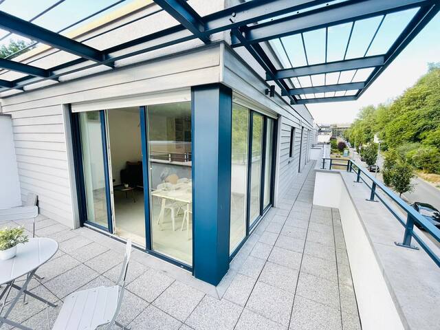 Luxury Green Penthouse Parking & Terrace -117 – Luxflat Serviced Apartments