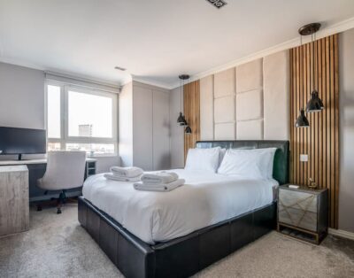 Canary Wharf Retreat with Free Secure Parking