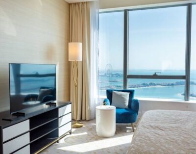 Luxury High Floor One Bedroom | Iconic Views of Pa