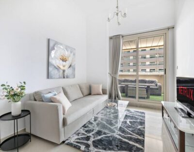 Vibrant One Bedroom in the Marina