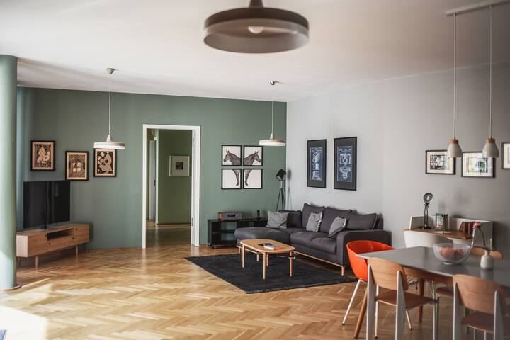 134m² Three-Bedroom Apartment w/ Balcony in Mitte