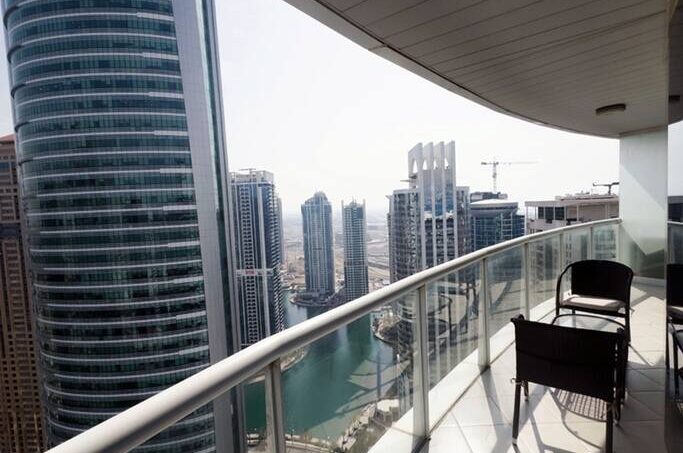 Lake view, 1 minute walking to DMCC metro station