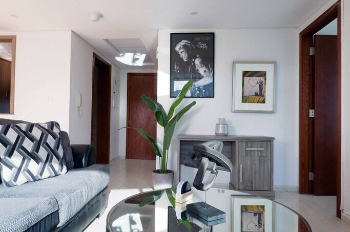 Lake view, 1 minute walking to DMCC metro station