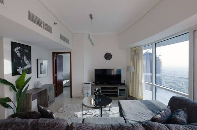 Lake view, 1 minute walking to DMCC metro station