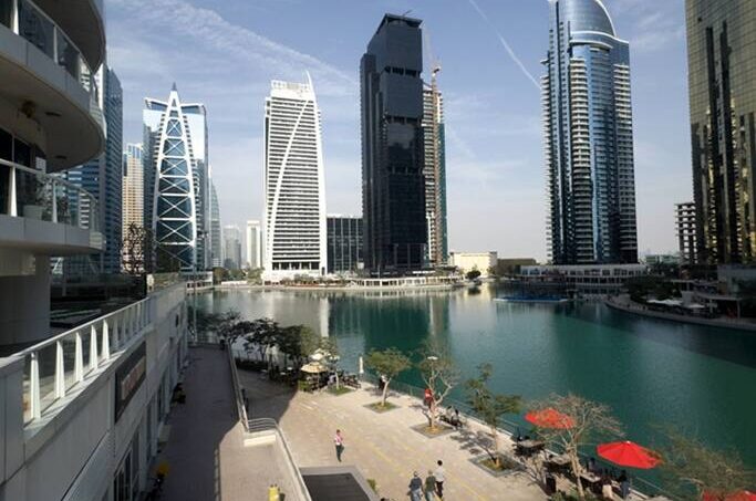 Lake view, 1 minute walking to DMCC metro station