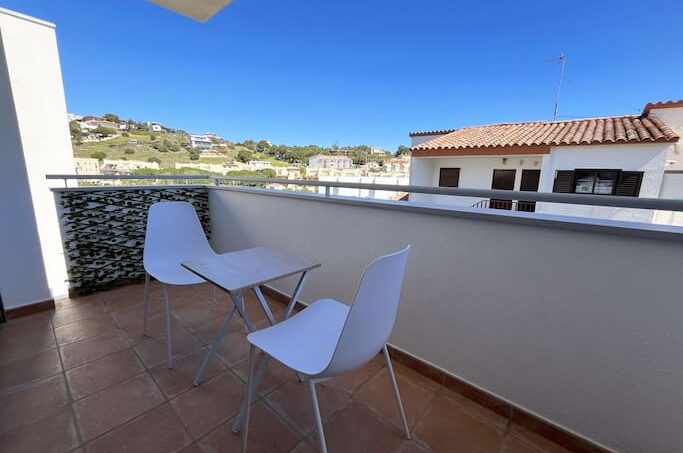 2-bedrooms brand new apartment steps to the beach