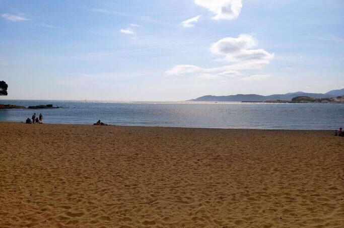 2-bedrooms brand new apartment steps to the beach