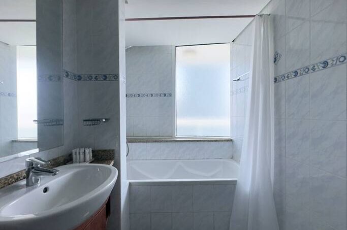 Lake view, 1 minute walking to DMCC metro station