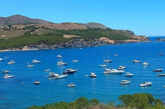 2-bedrooms brand new apartment steps to the beach