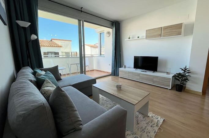 2-bedrooms brand new apartment steps to the beach