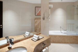 Modern Comfort Meets Scenic Beauty – Golf View Apartment for