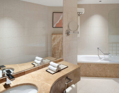 Modern Comfort Meets Scenic Beauty – Golf View Apartment for