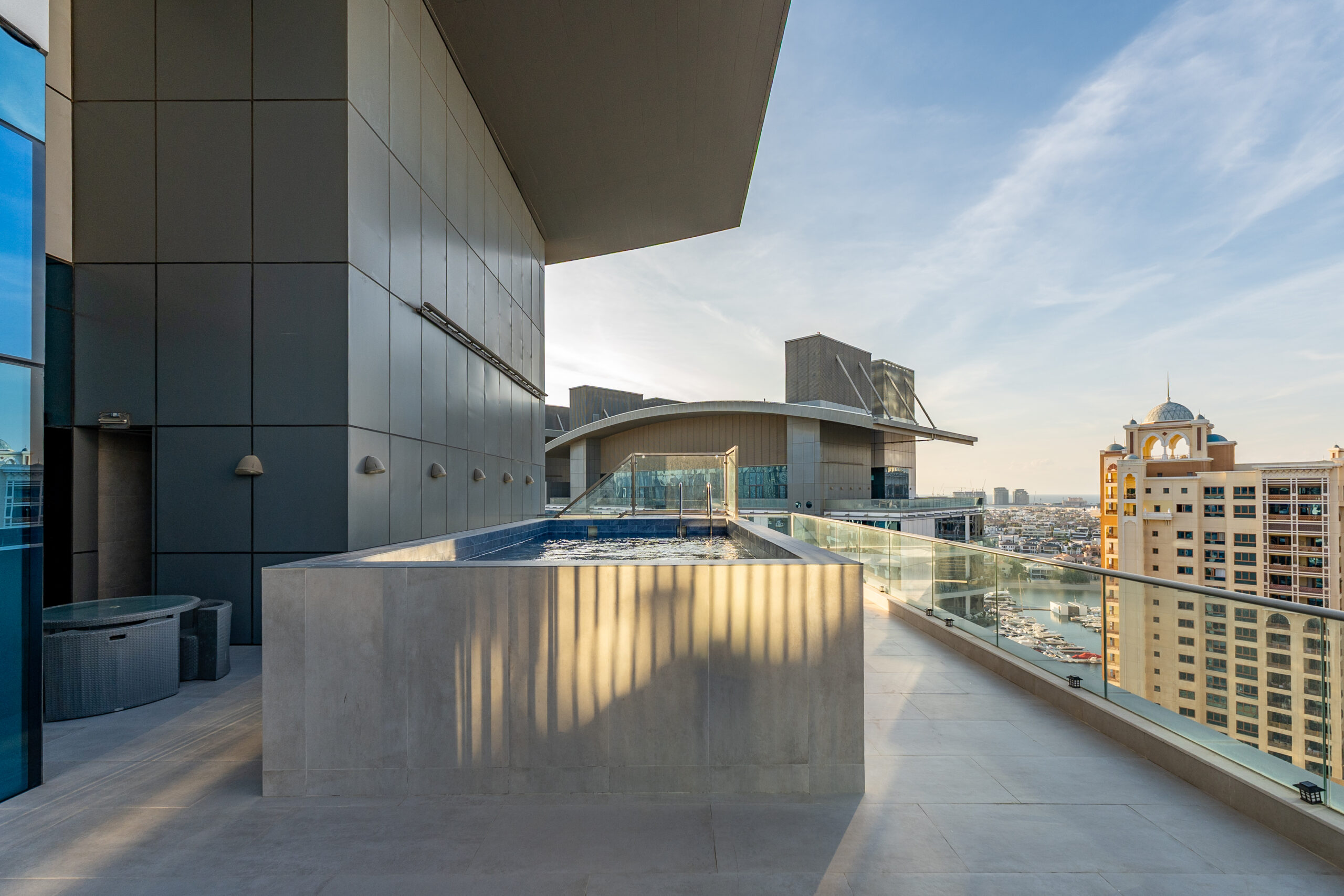 4BR Palm Penthouse: Private Pool & Beach Access