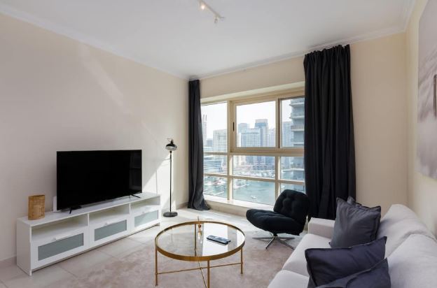 Chic Dubai Marina 1BR w/ Pool and Gym