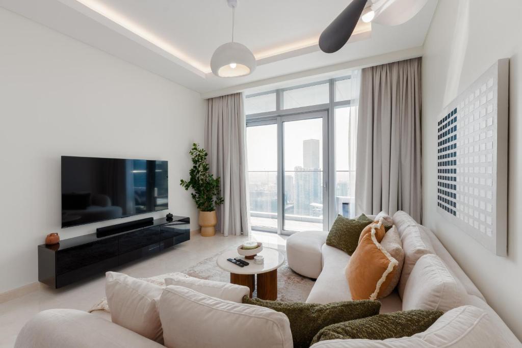 Chic 3BR | Walk to Dubai Mall & Opera